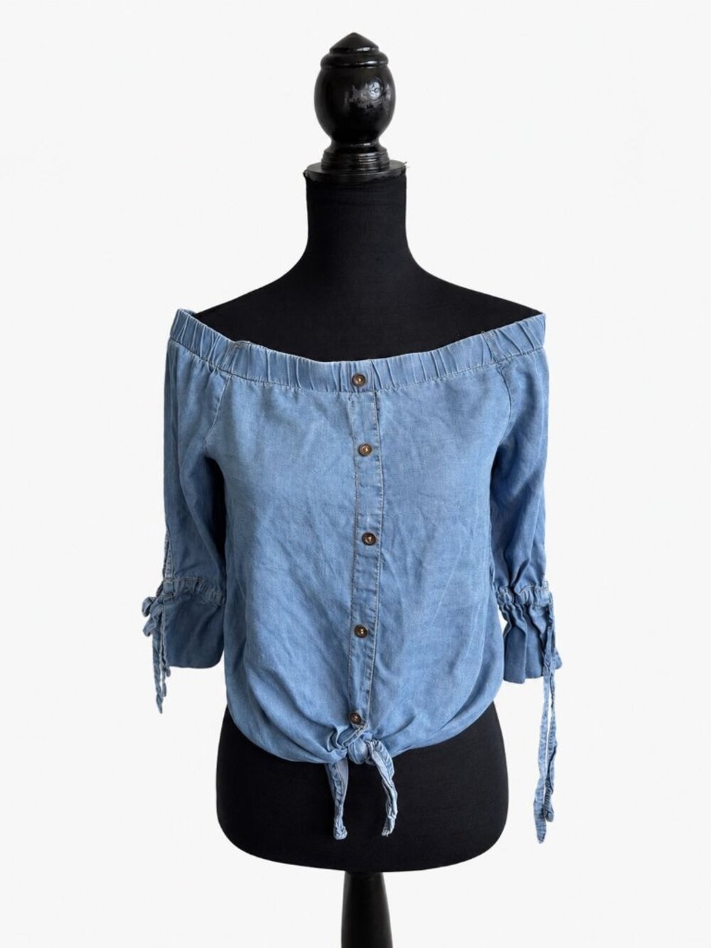 Haute Monde Off-the-Shoulder Chambray Top | Size S